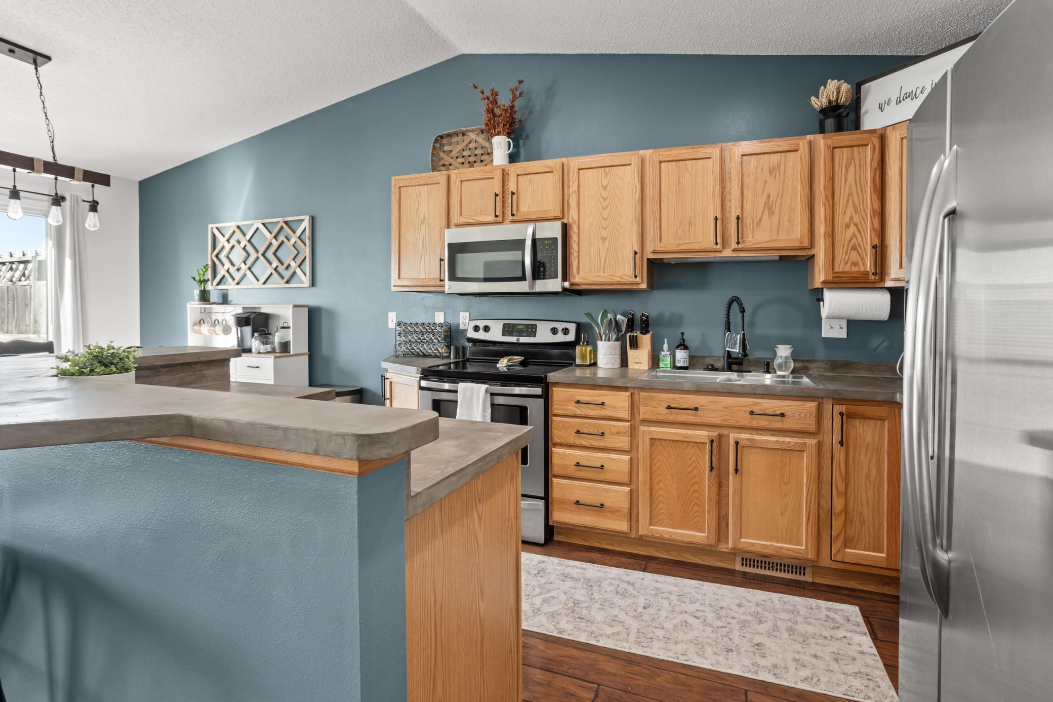 1051 42nd Ave W
