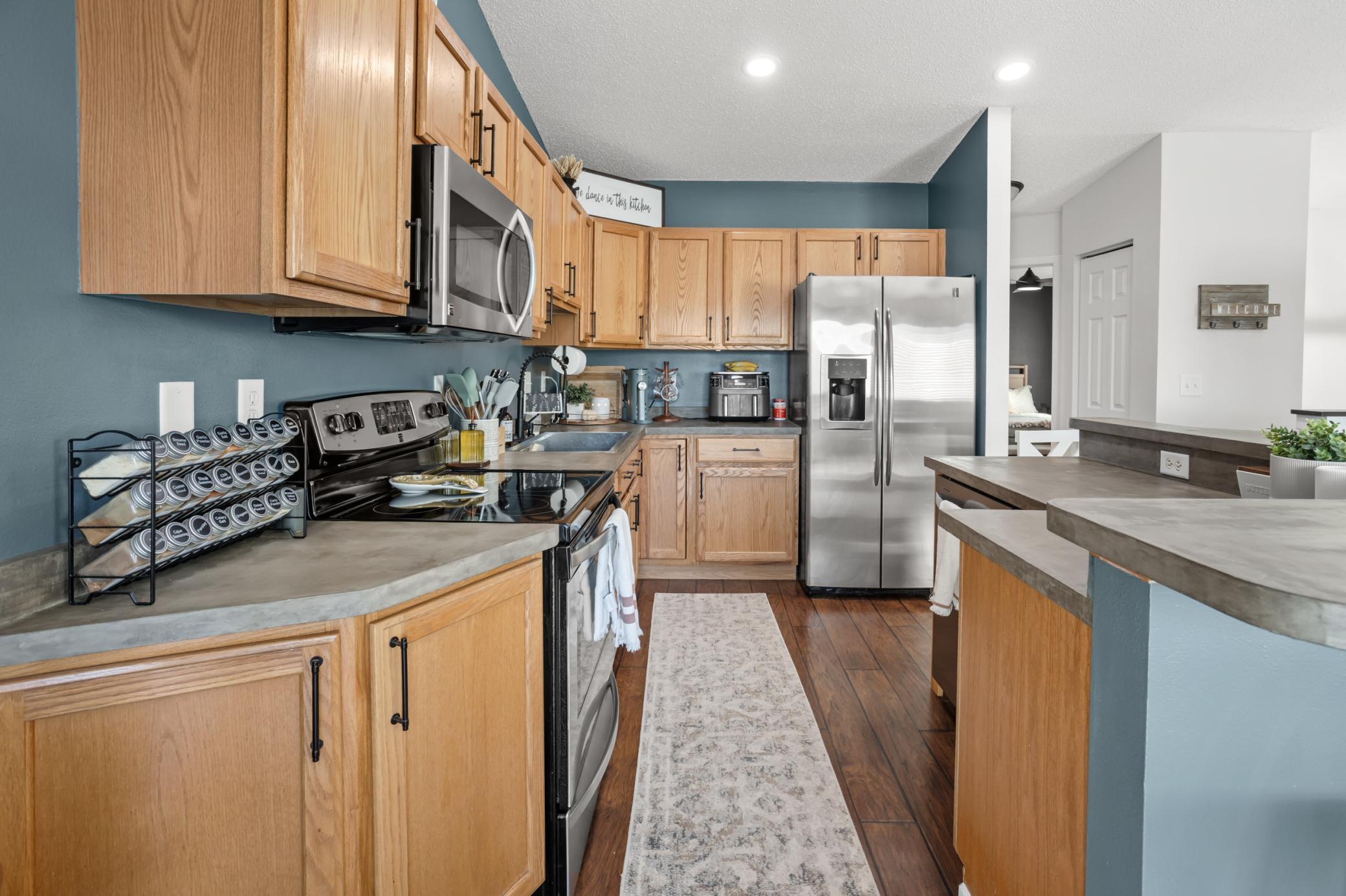 1051 42nd Ave W