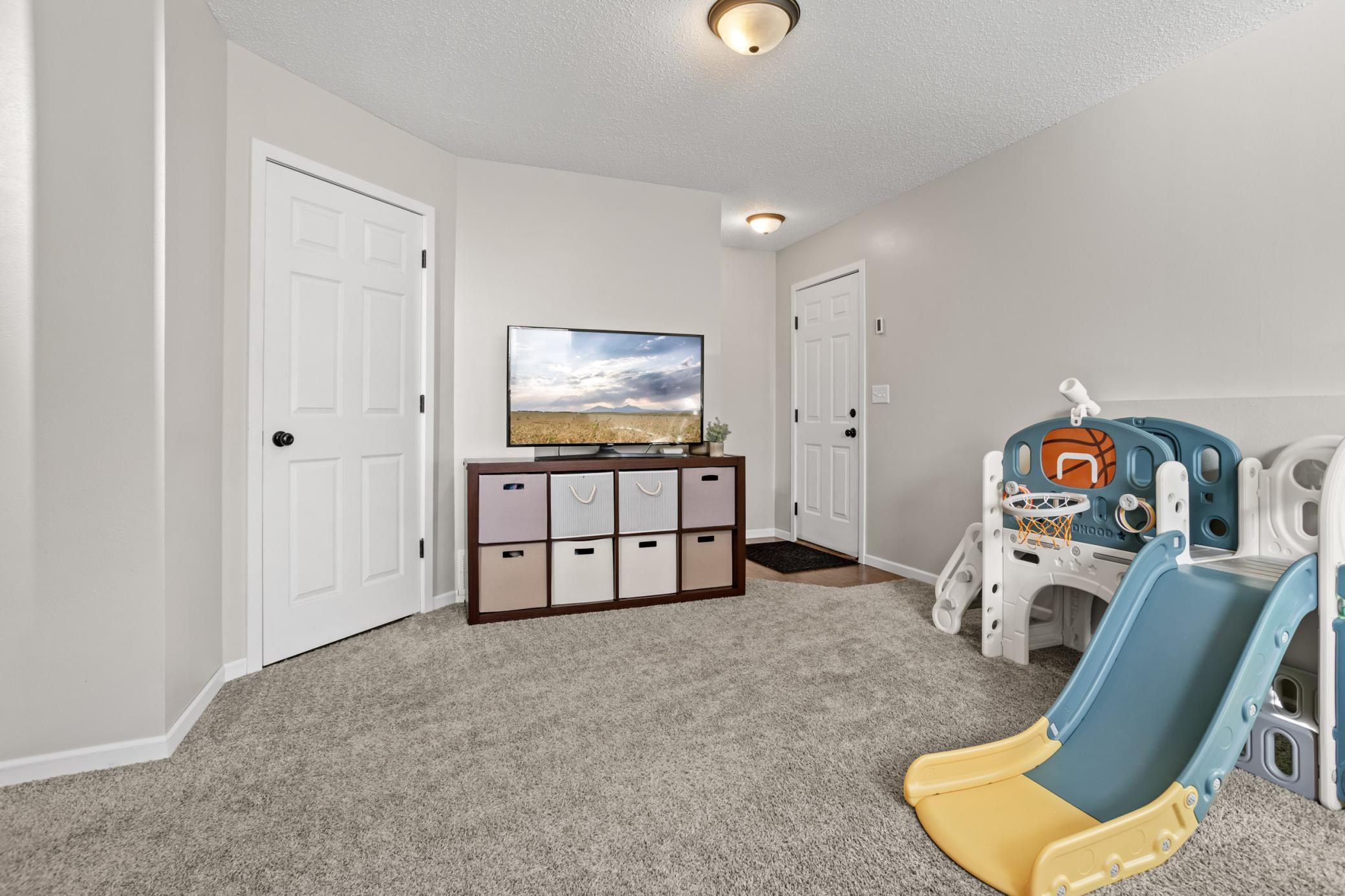 1051 42nd Ave W