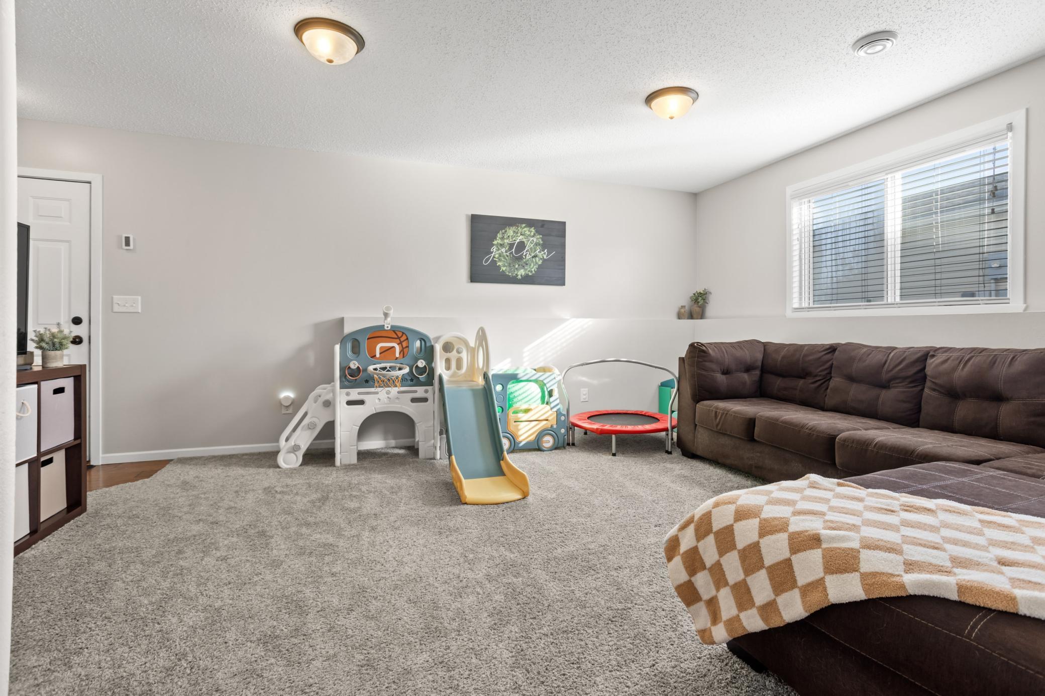 1051 42nd Ave W