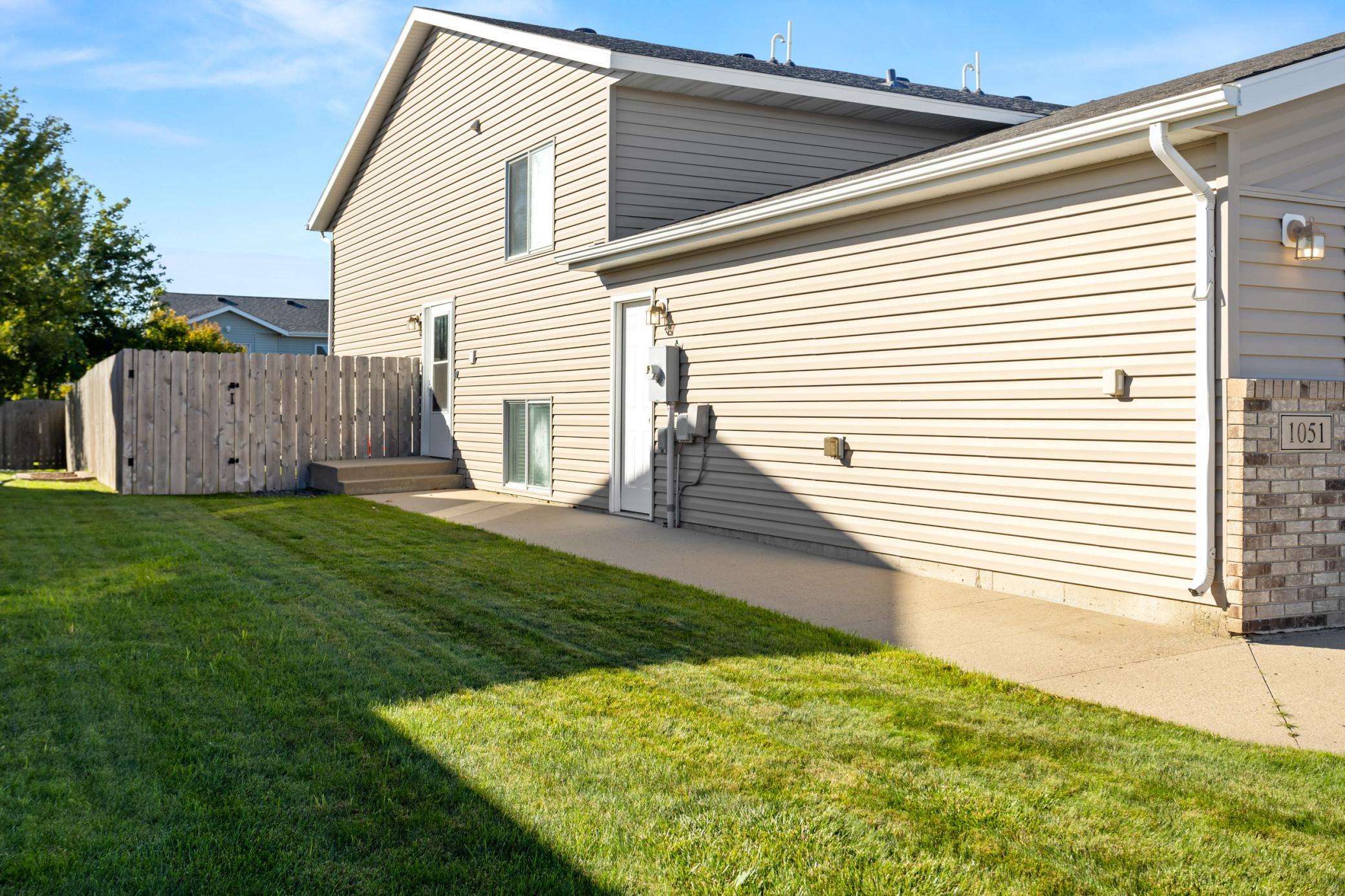 1051 42nd Ave W