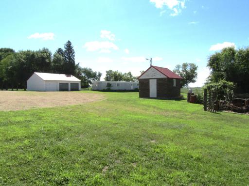 742 200th Avenue SW, Appleton, MN 56208