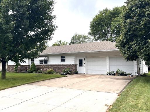 580 Waterville Avenue N, Le Center, MN 56057