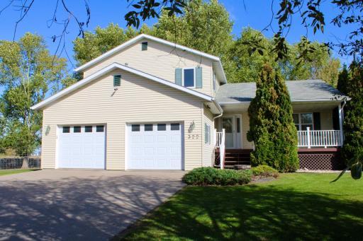 322 Oriole Avenue N, Thief River Falls, MN 56701