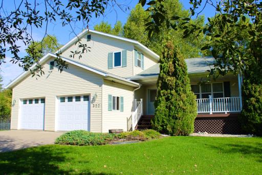 322 Oriole Avenue N, Thief River Falls, MN 56701