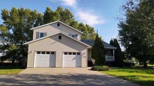 322 Oriole Avenue N, Thief River Falls, MN 56701