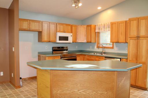 322 Oriole Avenue N, Thief River Falls, MN 56701