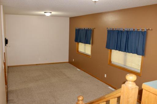 322 Oriole Avenue N, Thief River Falls, MN 56701