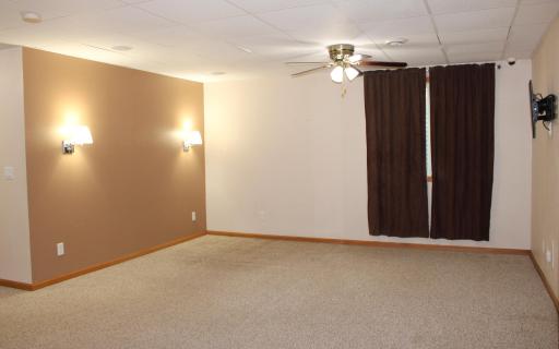 322 Oriole Avenue N, Thief River Falls, MN 56701