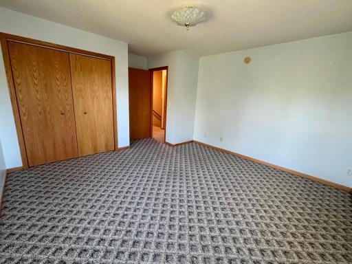 322 Oriole Avenue N, Thief River Falls, MN 56701