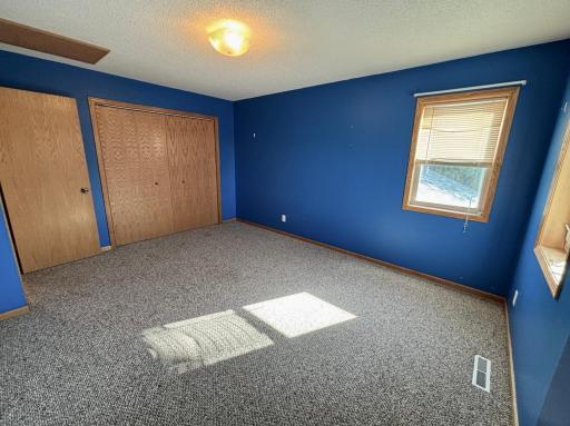 322 Oriole Avenue N, Thief River Falls, MN 56701