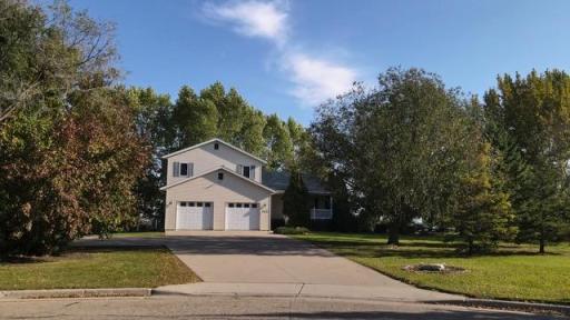 322 Oriole Avenue N, Thief River Falls, MN 56701