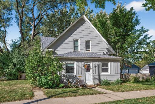 Welcome to 1057 Winslow Ave in West St. Paul!
