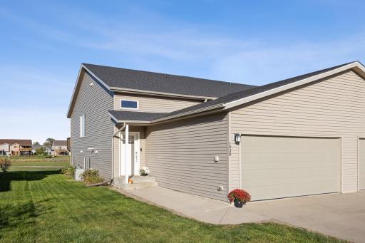 1038 38 1/2 Avenue W, West Fargo, ND 58078