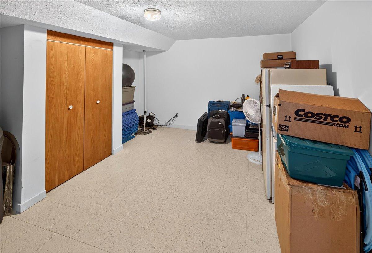 Hobby room/storage room - lowest