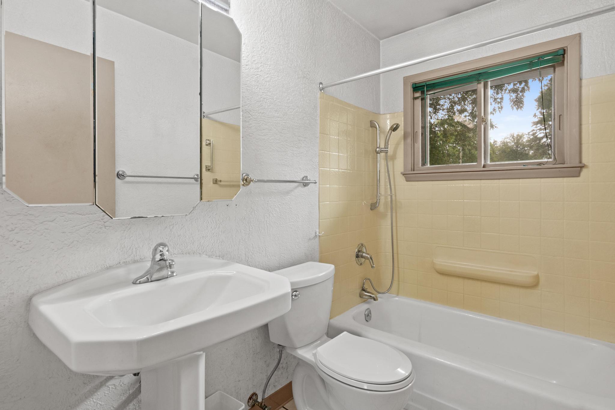 Main floor full bathroom!