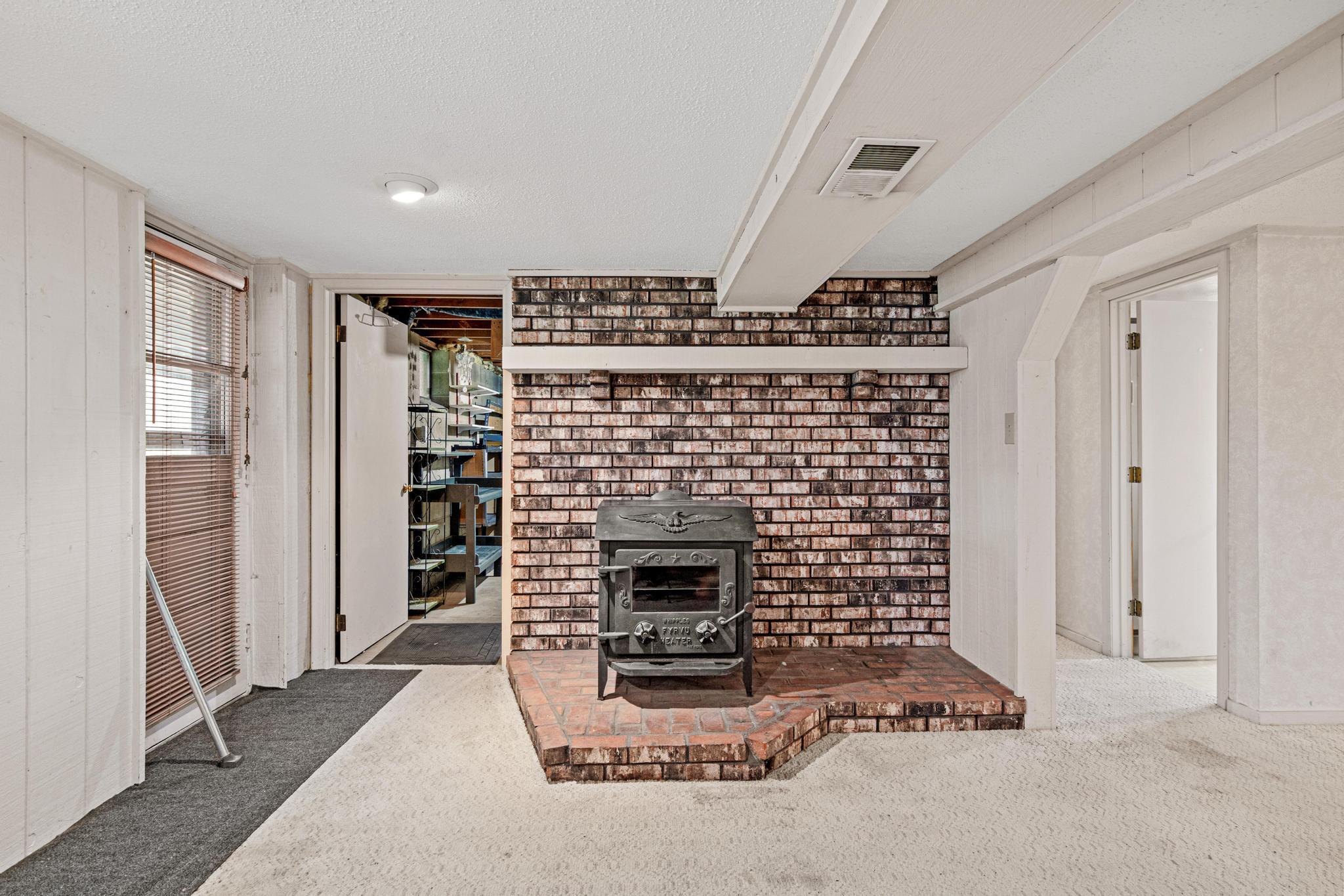 Big storage room and workshop behind wood stove (non-functional)
