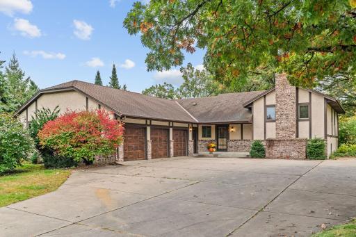 350 County Road C W, Saint Paul, MN 55113