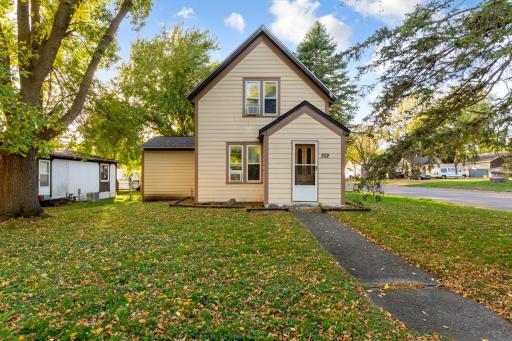 302 S Renville Street, Winthrop, MN 55396