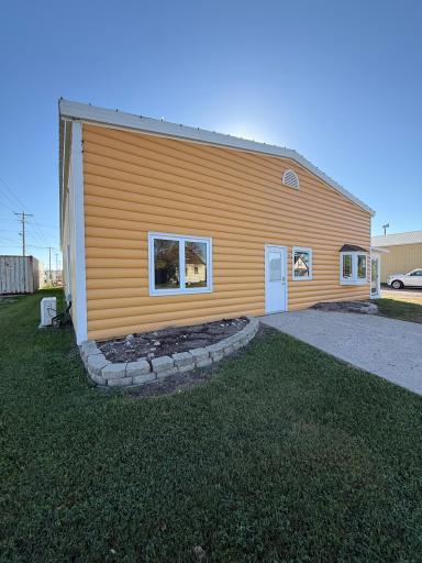801 12th Avenue SE, Jamestown, ND 58401