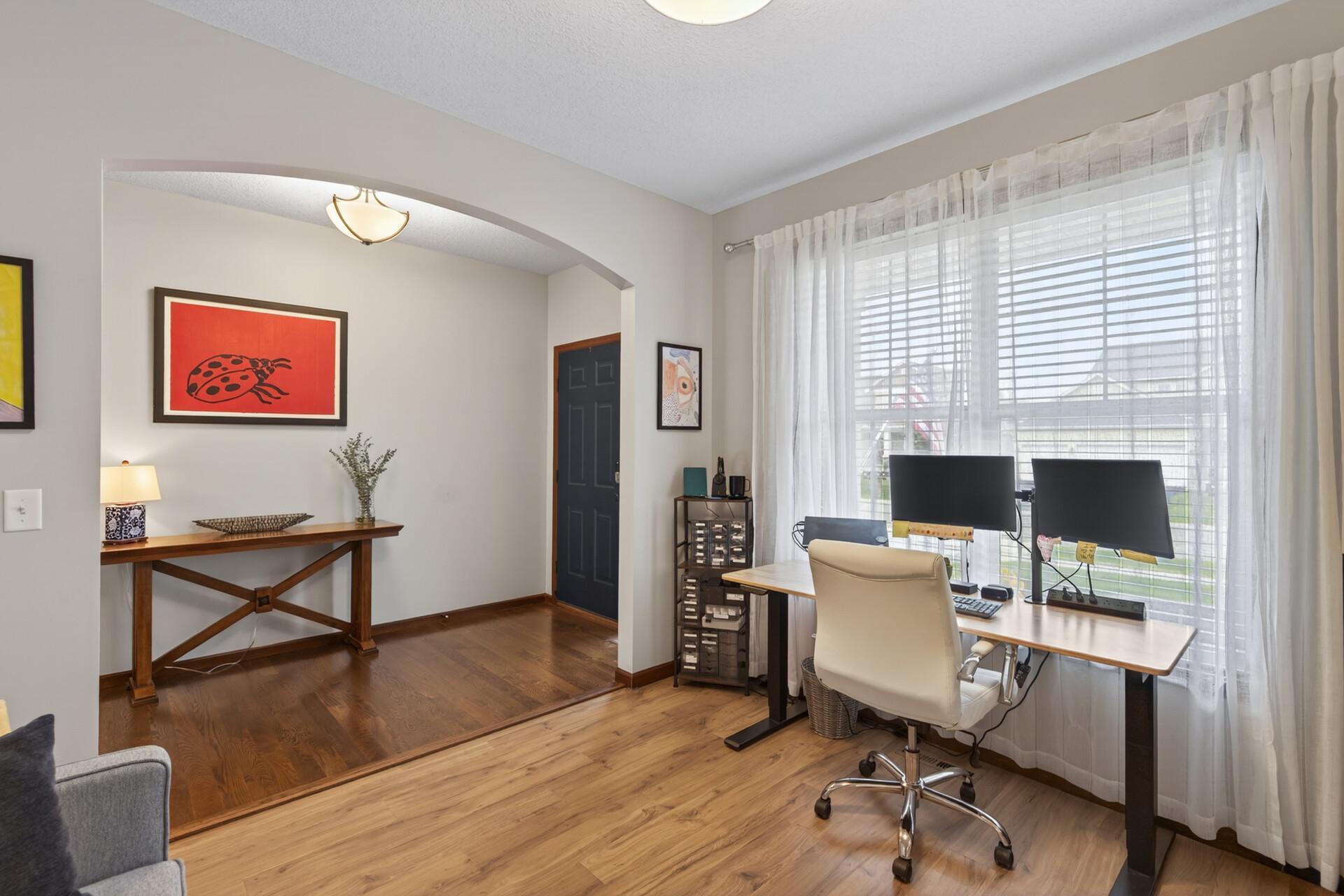 Nice office as you walk into the home.