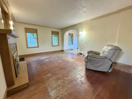 211 Kendall Avenue N, Thief River Falls, MN 56701