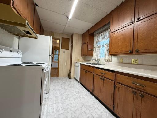 211 Kendall Avenue N, Thief River Falls, MN 56701