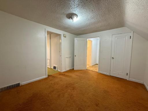 211 Kendall Avenue N, Thief River Falls, MN 56701