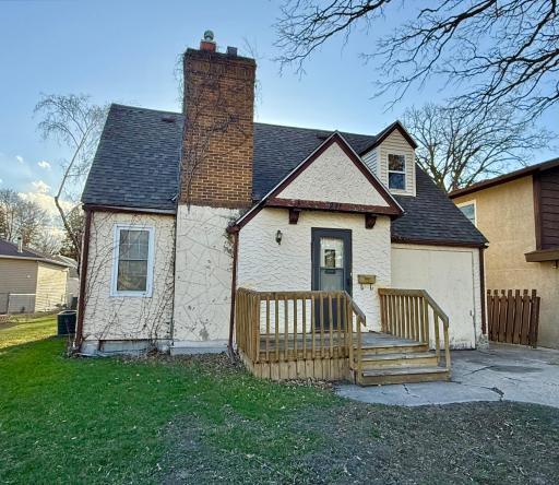 211 Kendall Avenue N, Thief River Falls, MN 56701