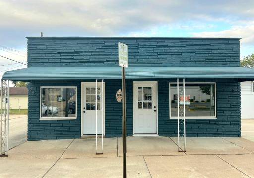 28 N Walnut Street, La Crescent, MN 55947
