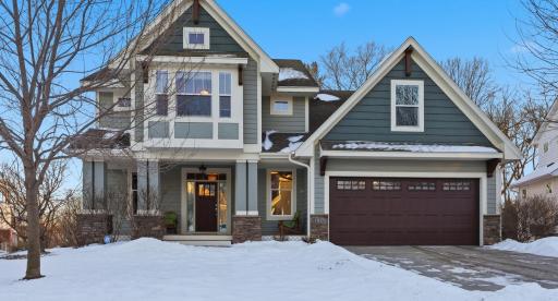 Lovely 5 bed, 4 bath walkout - fully finished - with views of Prior Lake!