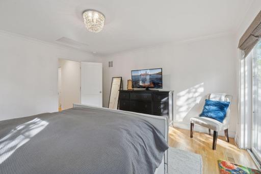 Suitable for a King bed with room for 2 nightstands