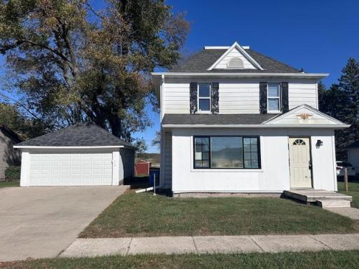 114 6th Avenue E, Ellendale, MN 56026