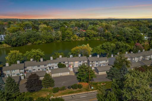 437 County Road C W, Roseville, MN 55113