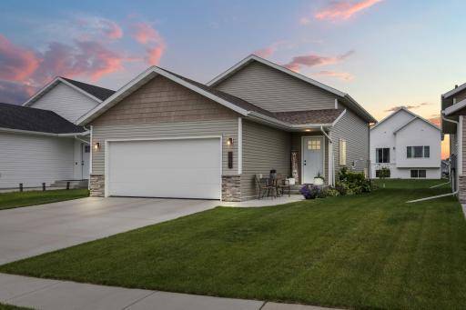1021 Highland Lane W, West Fargo, ND 58078