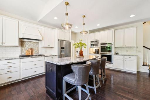 10009 Frederick Place, Eden Prairie, MN 55347