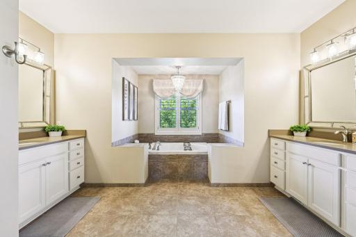 10009 Frederick Place, Eden Prairie, MN 55347