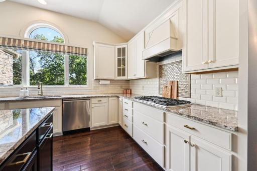10009 Frederick Place, Eden Prairie, MN 55347