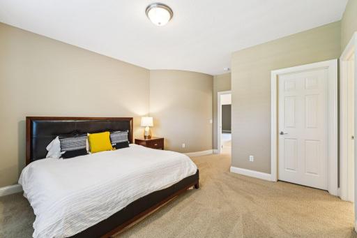 10009 Frederick Place, Eden Prairie, MN 55347
