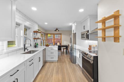 1843 Victoria Street N, Roseville, MN 55113
