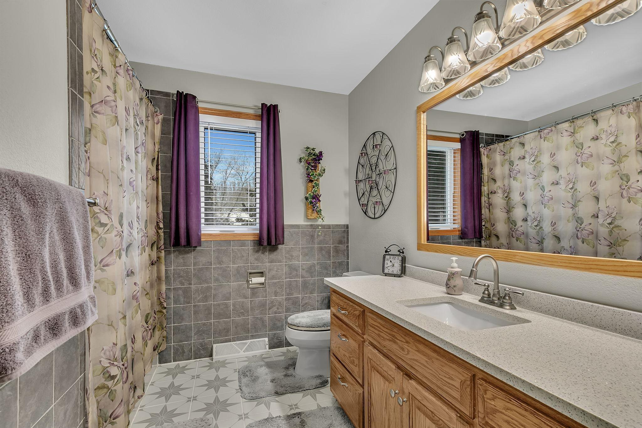 Full Bathroom 1 Upstairs