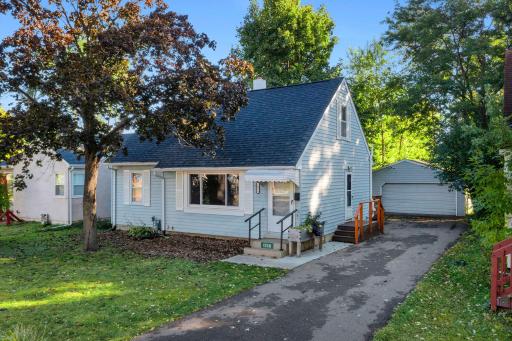 1556 Western Avenue N, Saint Paul, MN 55117