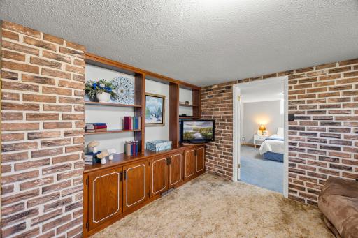 326 Larson Street SW, Hutchinson, MN 55350