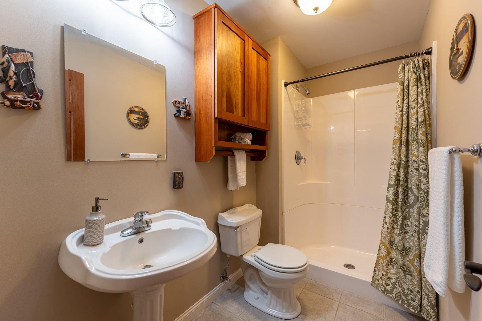 Bathroom dimensions are 9x4.75 ft