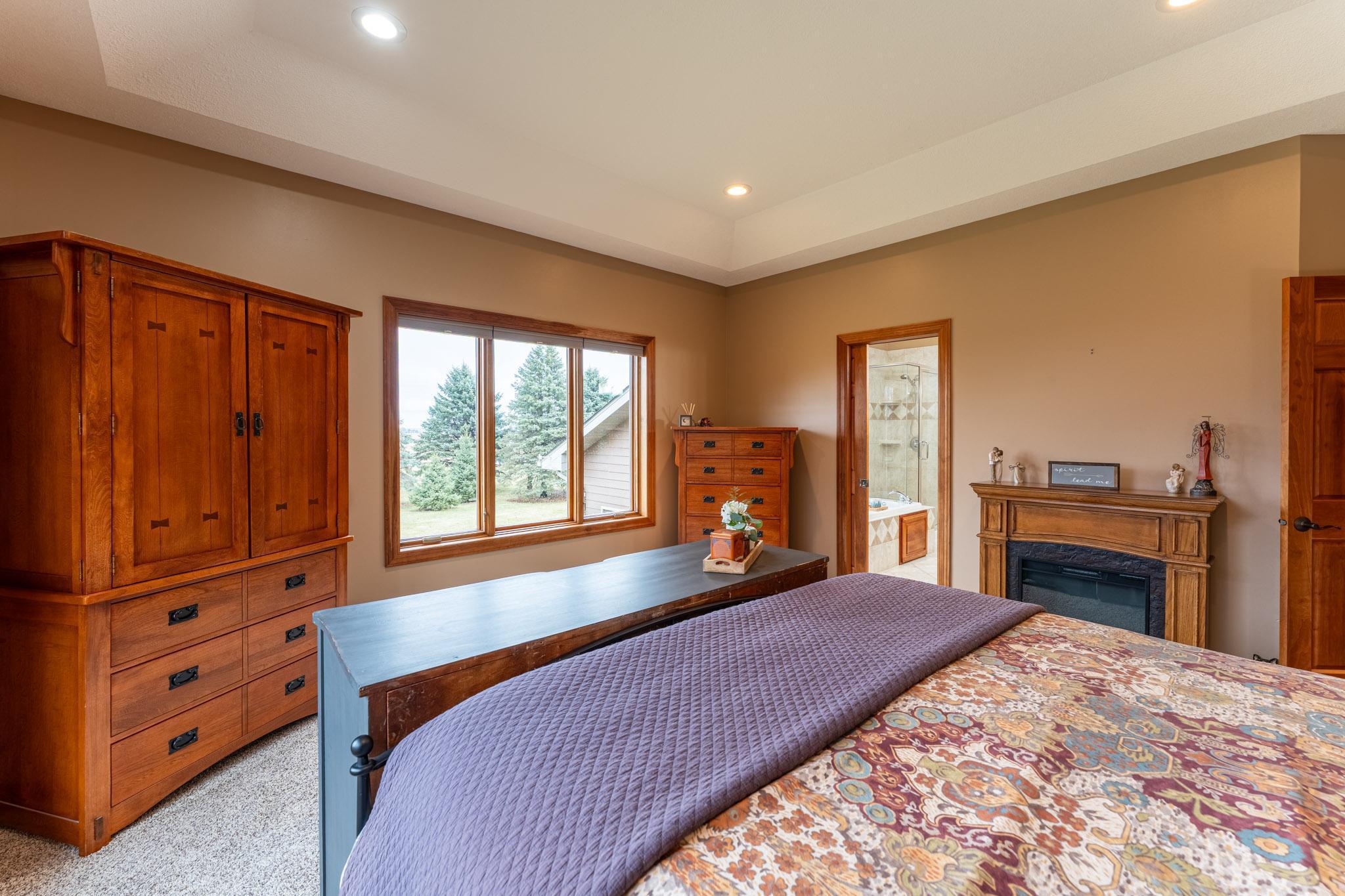 Bedroom dimensions are 15.5 x 15 ft.