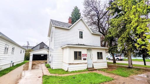 800 Burke Avenue, Harvey, ND 58341