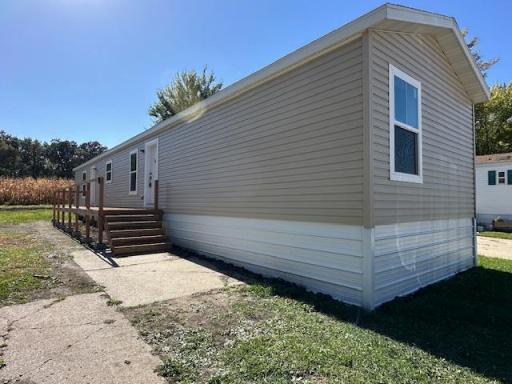 378 Hillcrest Circle, Clarks Grove, MN 56016
