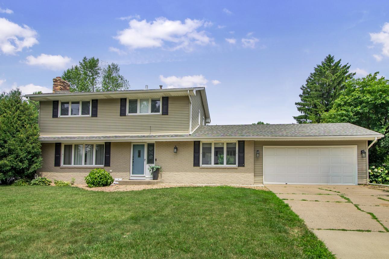 Welcome to 3416 Clair St in Burnsville!