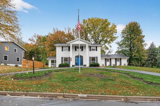 1009 Knob Hill Road, Burnsville, MN 55337