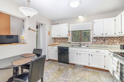 2338 Hillwood Drive E, Saint Paul, MN 55119